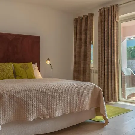 Deslumbrante V6 Villa *